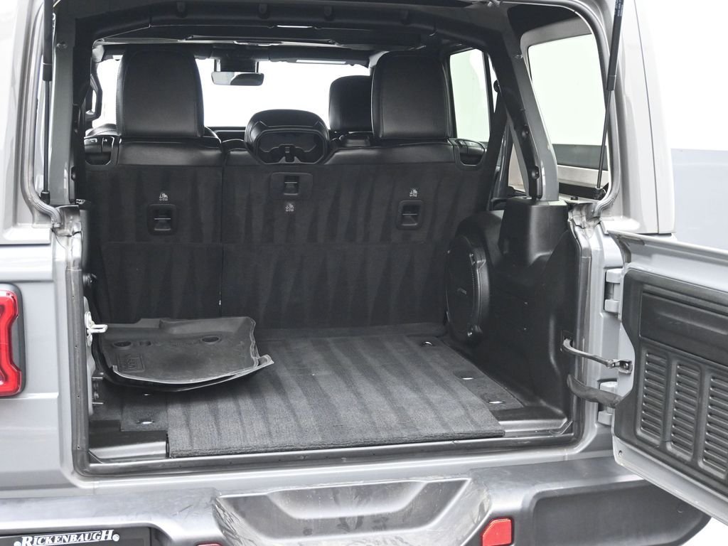 Used 2023 Gray Jeep Altitude image 9