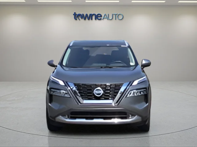 Used 2021 Gray Nissan Platinum image 10