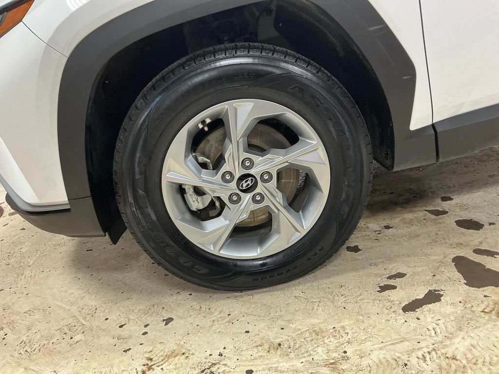Used 2024 White Hyundai SEL image 4