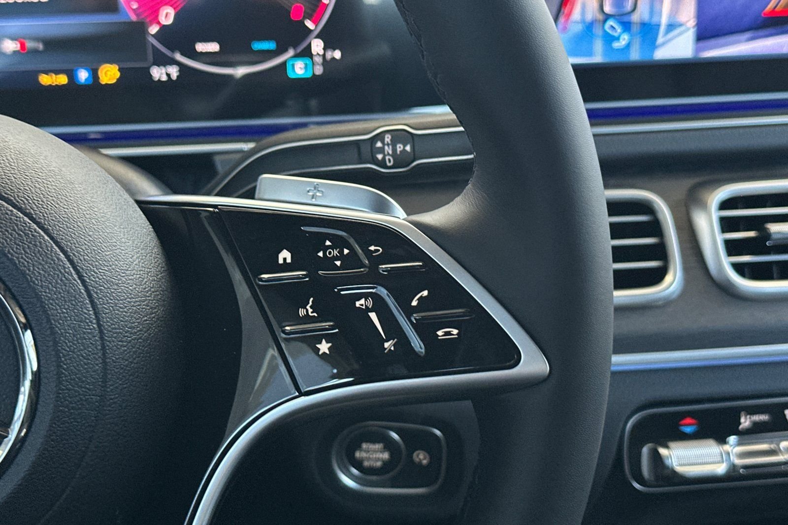 New 2026 Black Mercedes-Benz GLS 450 image 31