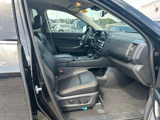 Used 2024 Black Nissan SL image 11