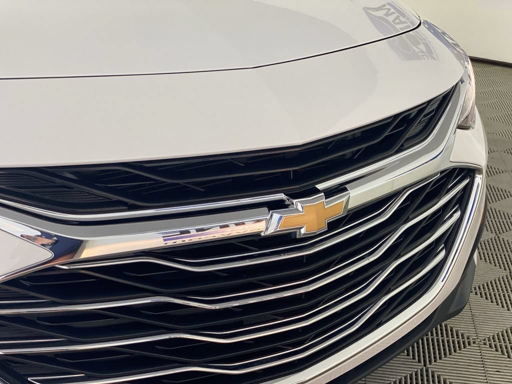 Used 2024 Summit White Chevrolet FL image 35