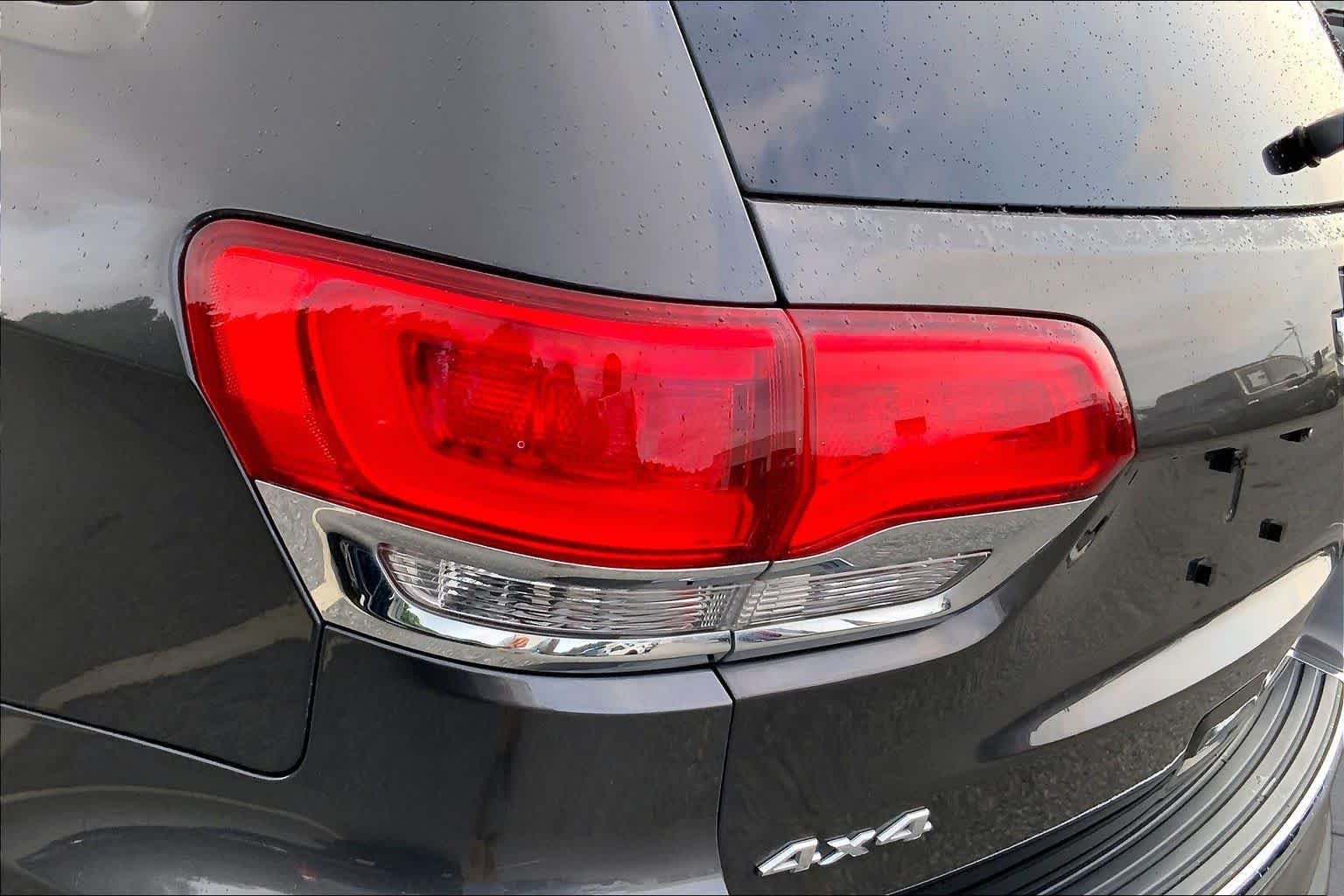 Used 2020 Granite Crystal Metallic Clearcoat Jeep Summit image 27