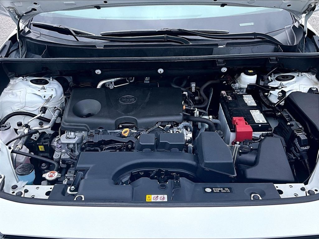 Used 2025 White Toyota XLE image 30