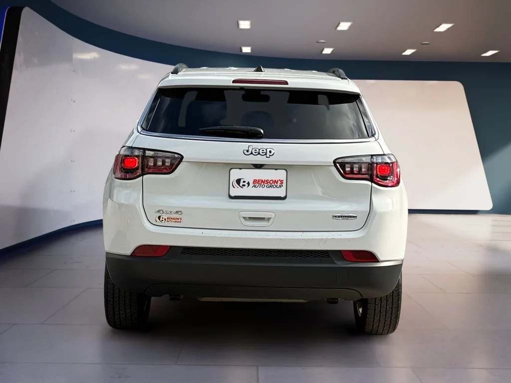 Used 2024 White Jeep Latitude image 4