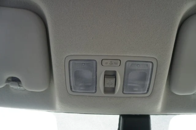 Used 2025 WHITE Hyundai SEL image 32