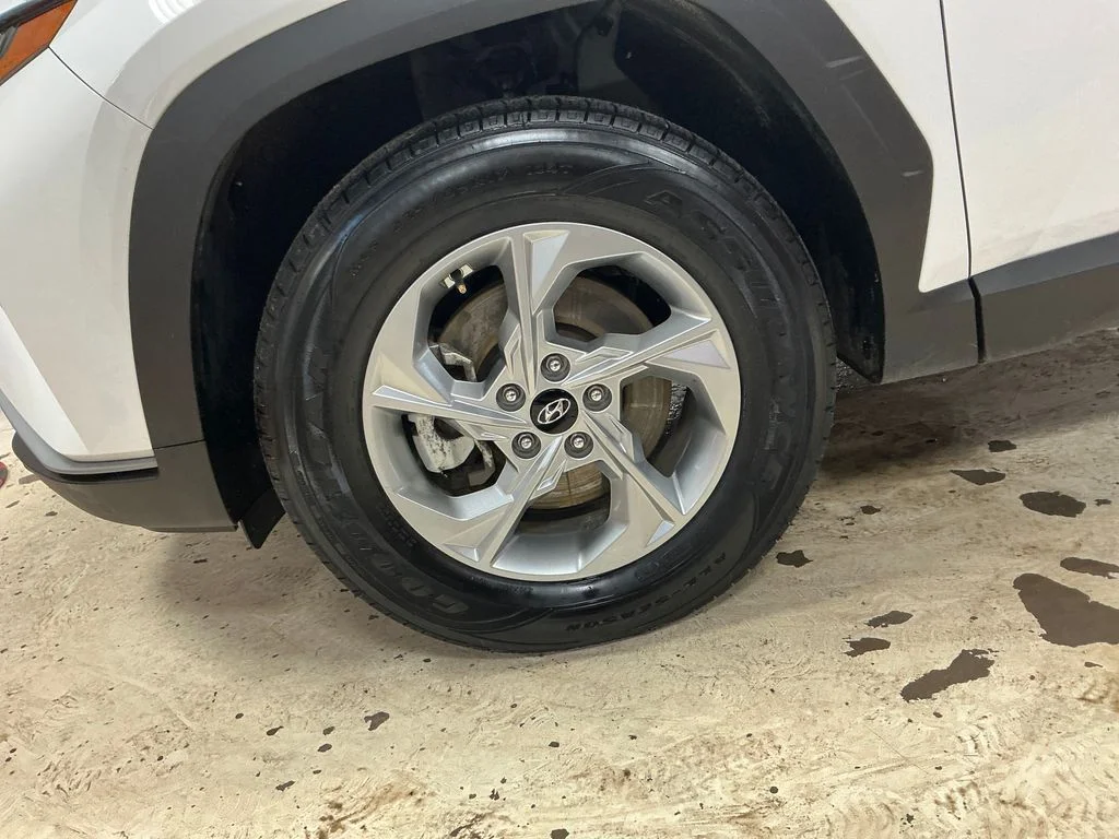 Used 2024 White Hyundai SEL image 4