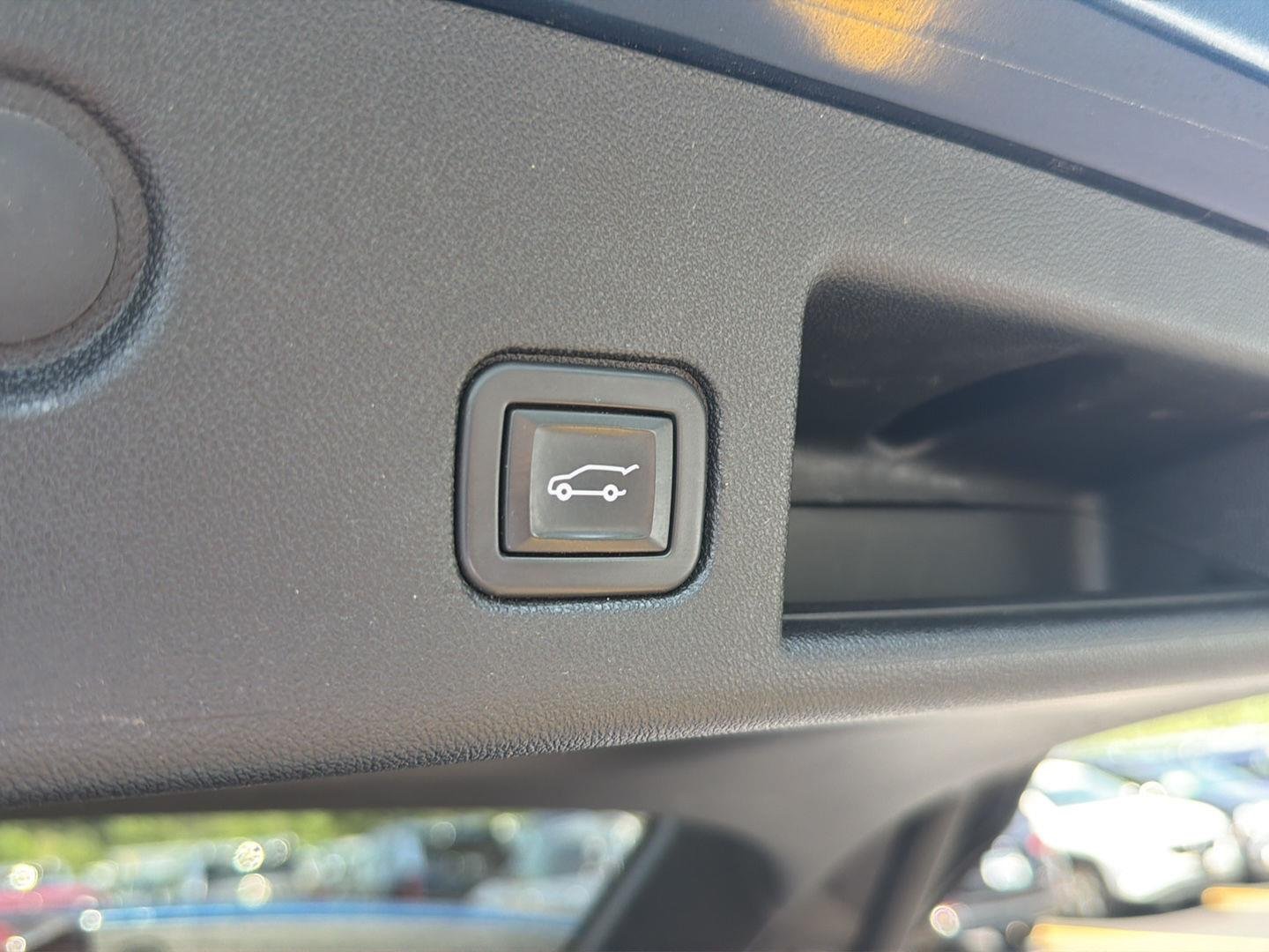 Used 2020 Pacific Blue Metallic Chevrolet LT image 10