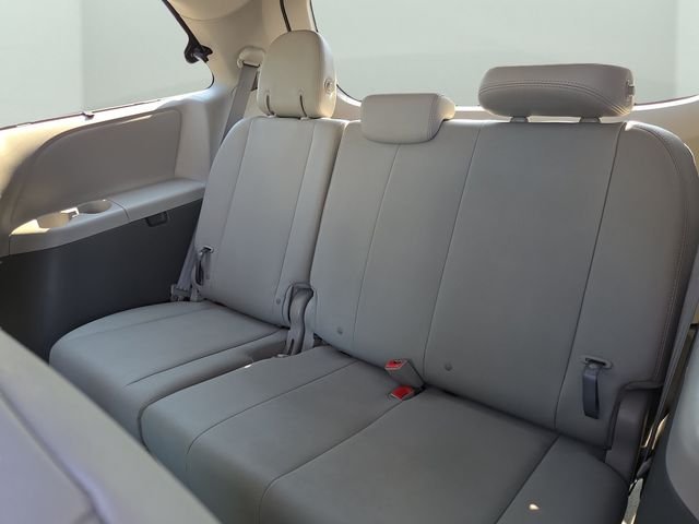 Used 2017 Red Toyota XLE image 31