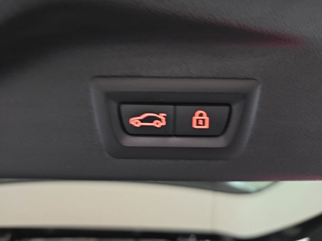 Used 2023 Black BMW xDrive40i image 16