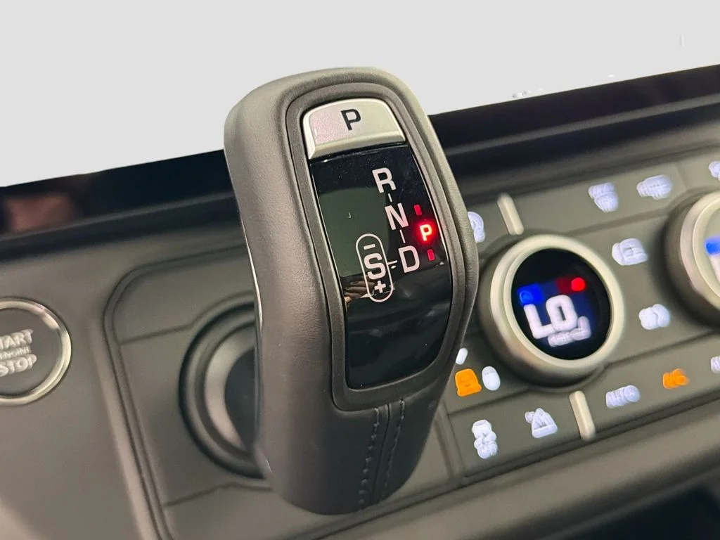 New 2026 Borasco Grey Land Rover X-Dynamic SE image 17