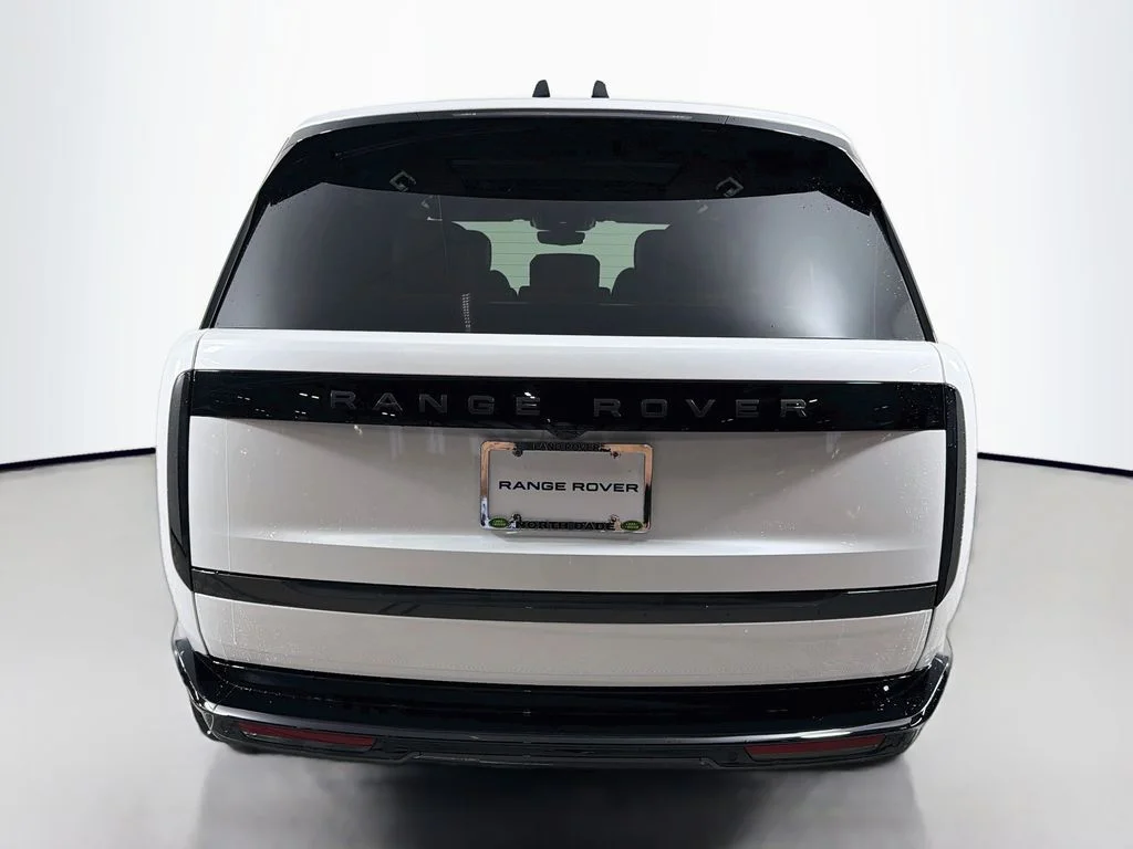 New 2026 Ostuni Pearl White Land Rover SE LWB 7-Seats / V8 image 6