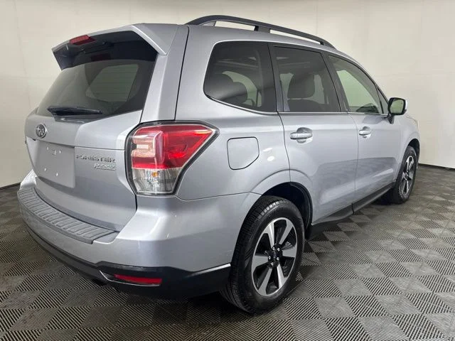 Used 2017 Ice Silver Metallic Subaru 2.5i Limited image 3