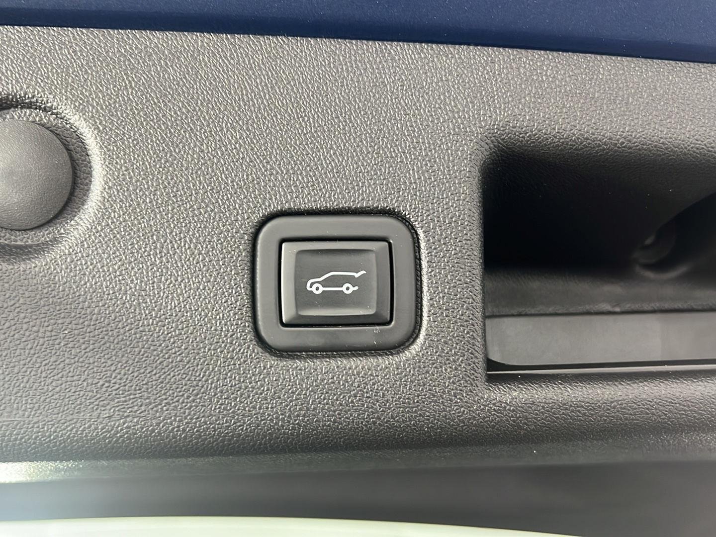 Used 2024 Lakeshore Blue Chevrolet LT image 19