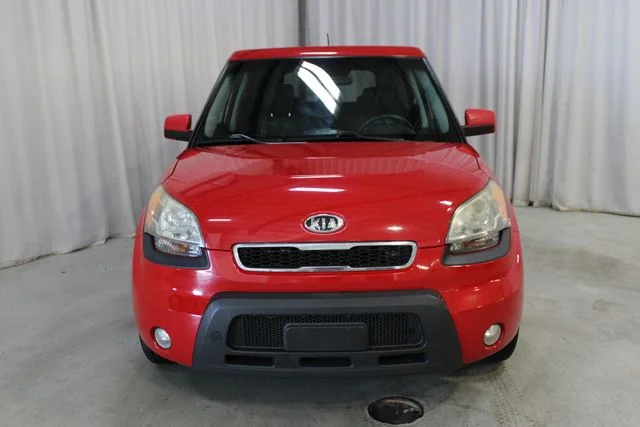 Used 2010 Red Kia Plus image 25