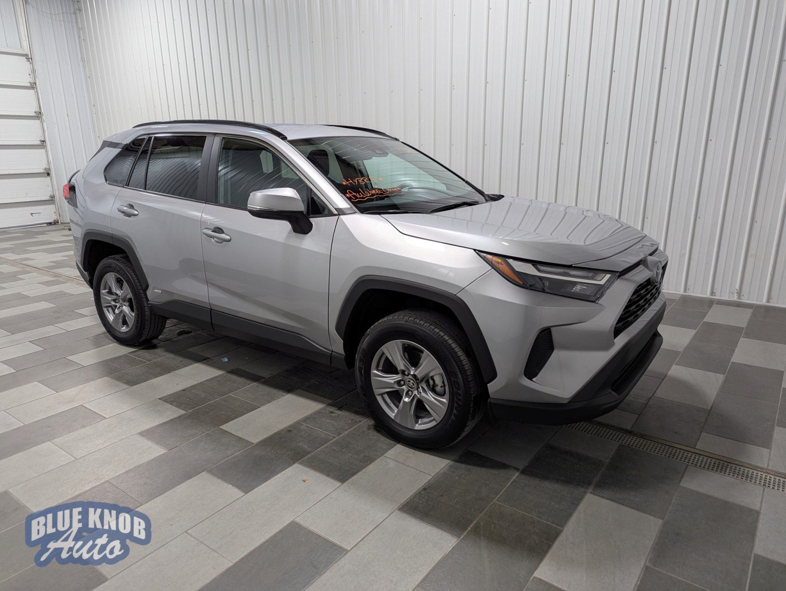 2025 Toyota RAV4 Hybrid XLE photo 4