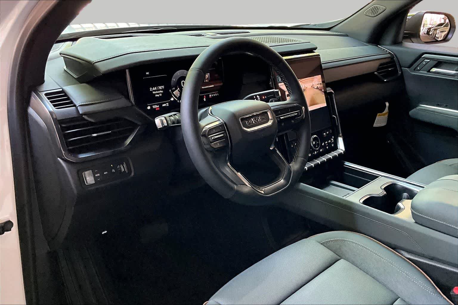 Used 2025 Summit White GMC AWD AT4 image 17