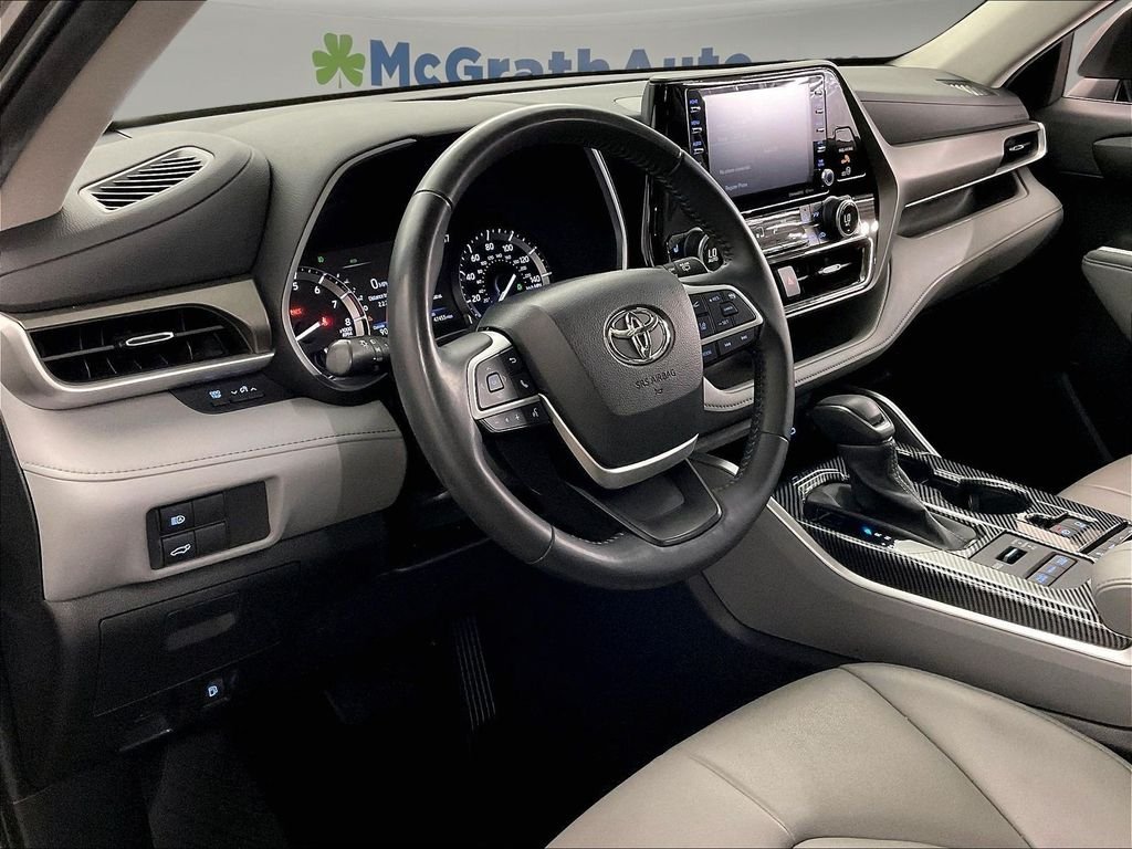 Used 2022 Gray Toyota XLE image 17