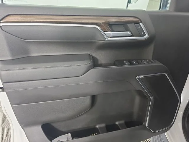Used 2022 Summit White Chevrolet RST image 10