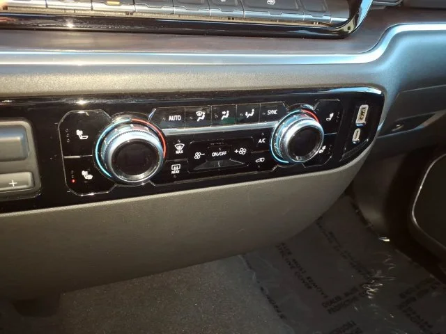 Used 2025 Onyx Black GMC SLT image 24