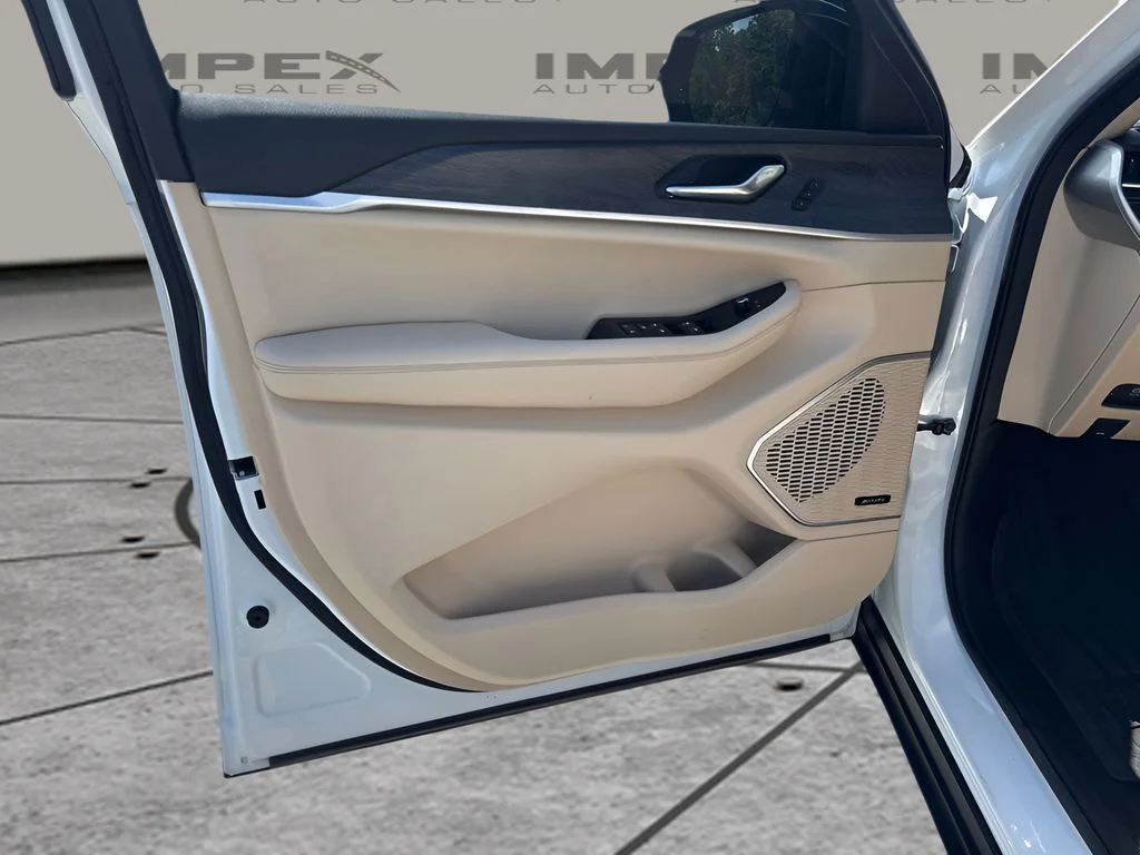 Used 2022 White Jeep Limited image 17
