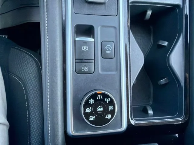 Used 2025 Silver Nissan SV image 37