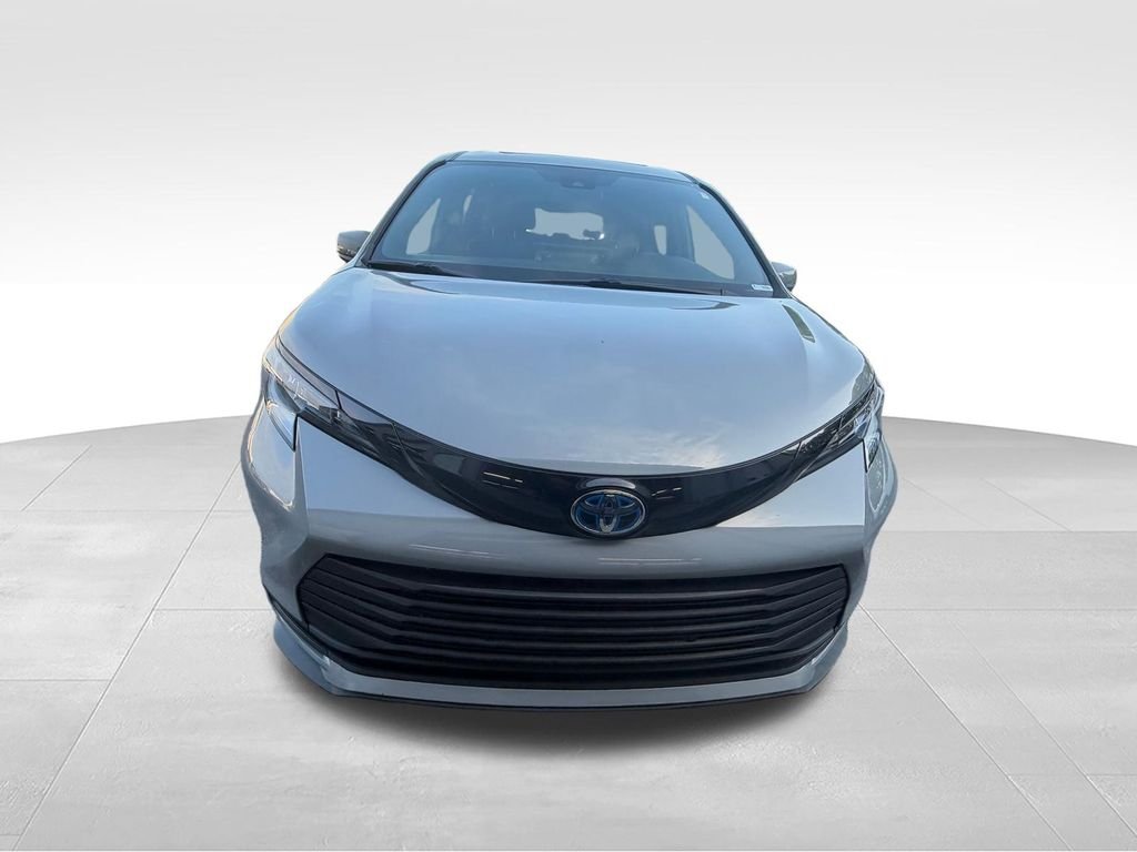 Used 2025  Toyota Woodland Edition image 10