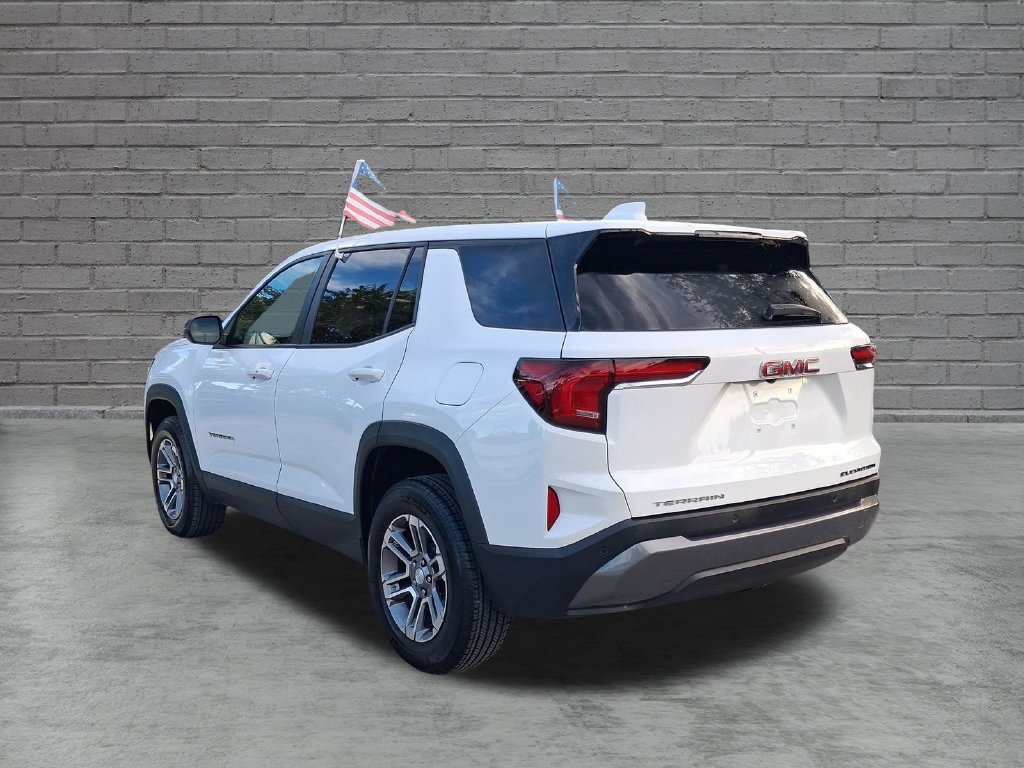 Used 2025 White GMC Elevation image 7