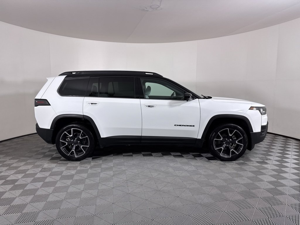 New 2026 Bright White Clear-Coat Exterior Paint Jeep Overland image 16