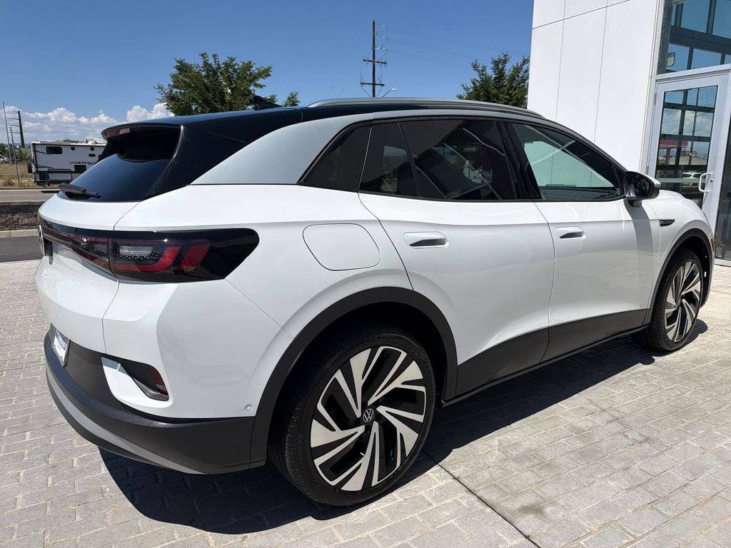 Certified Used 2025 Opal White w/Black Roof Volkswagen Pro S Plus image 7