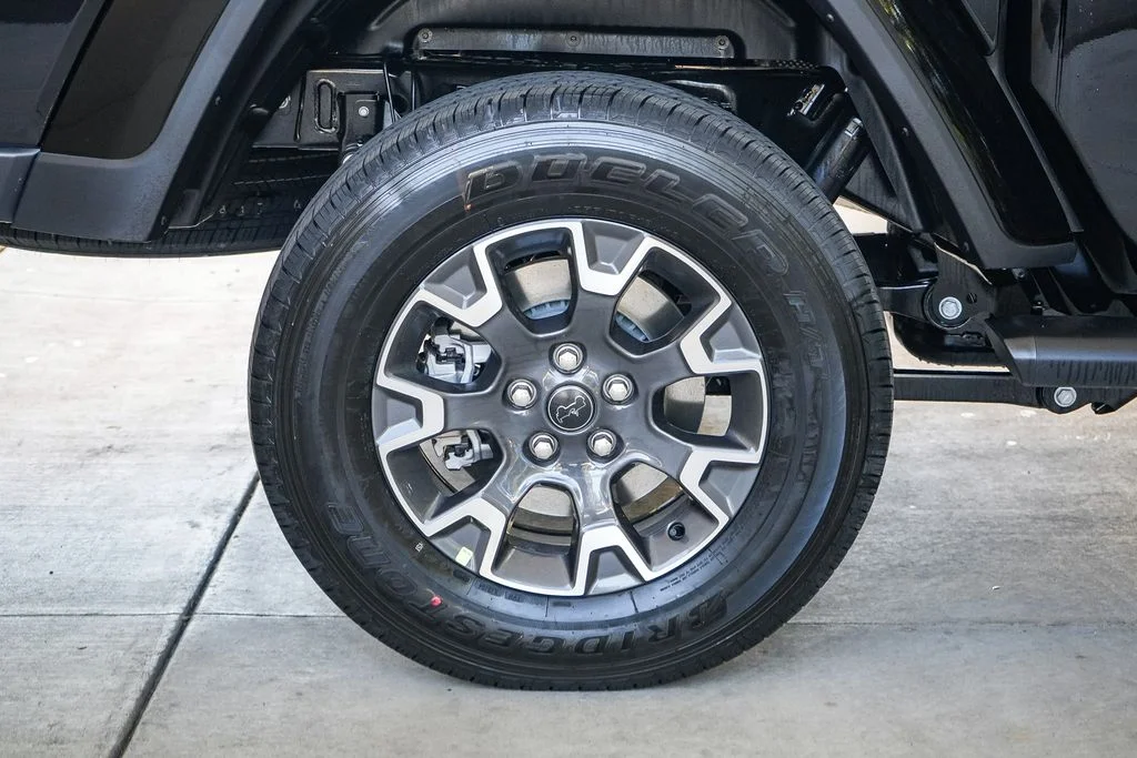 New 2026 Black Clear-Coat Exterior Paint Jeep Sahara image 11