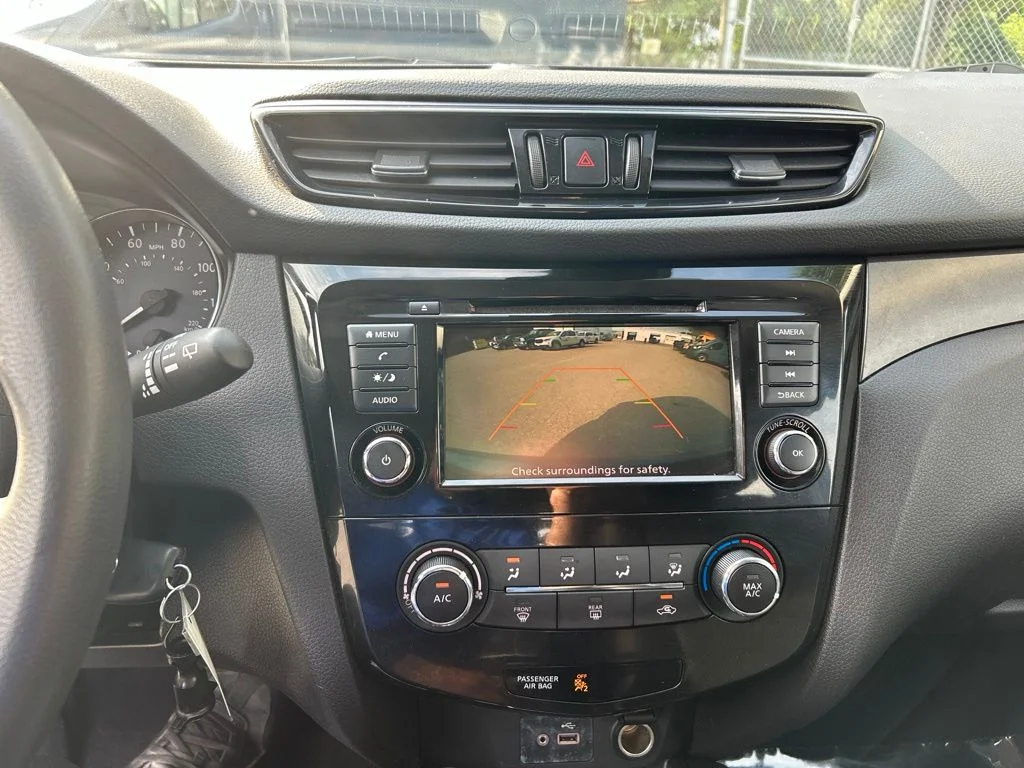 Used 2021 Blue Nissan S image 18