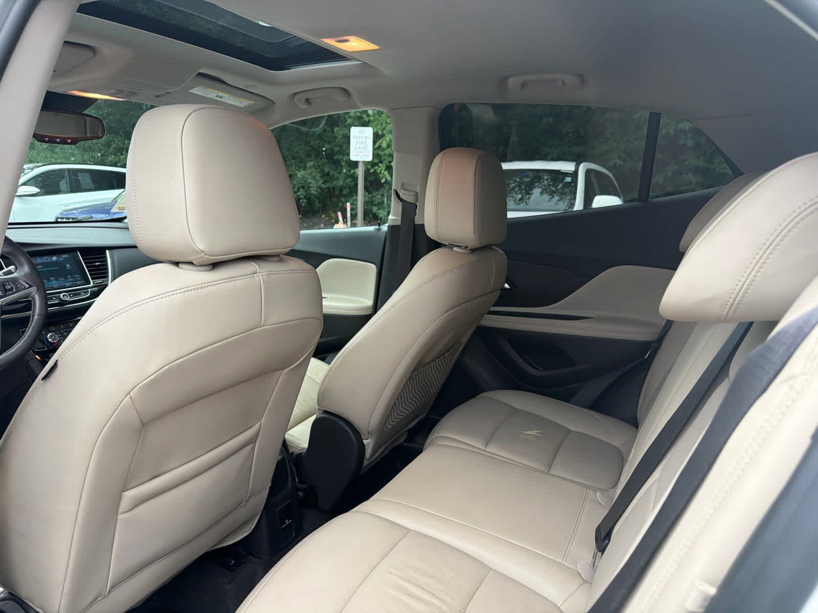 Used 2017 Summit White Buick Essence image 6