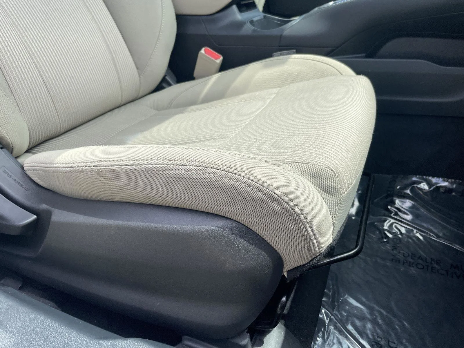 Used 2022 Crystal White Pearl Subaru Premium image 3