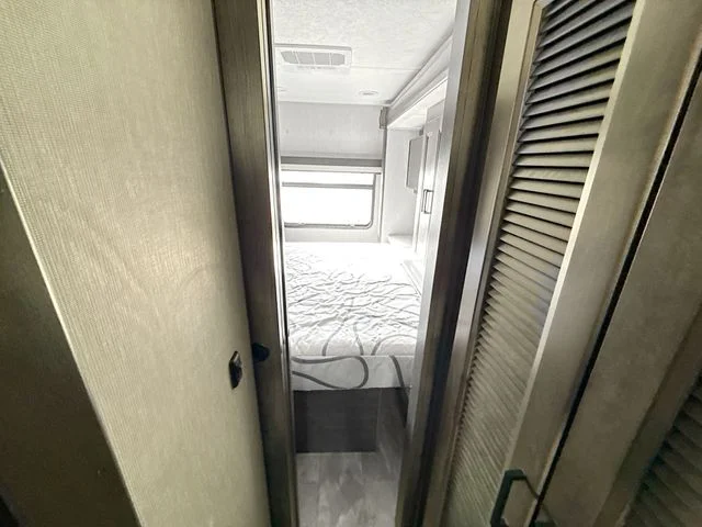 Used 2022 White Ford Chassis image 26