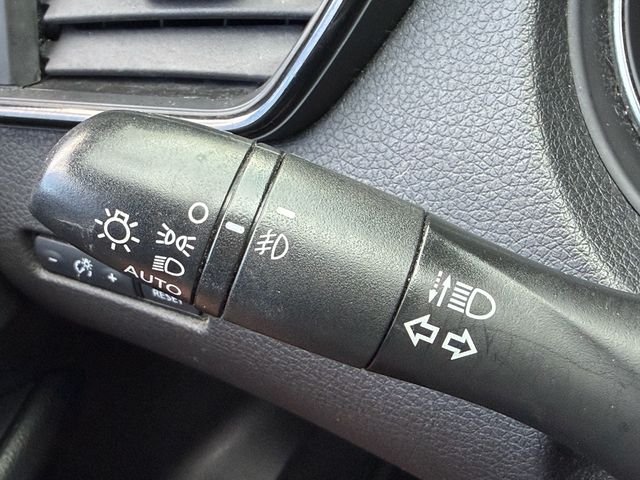 Used 2020 Black Nissan SL image 31