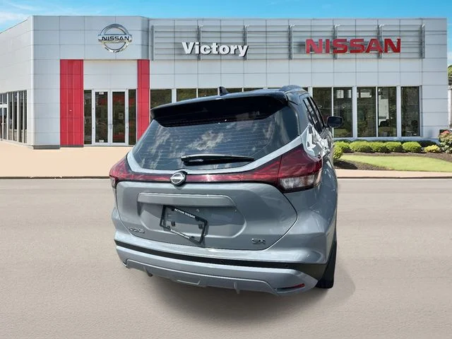 Used 2022 Gray Nissan SR image 4