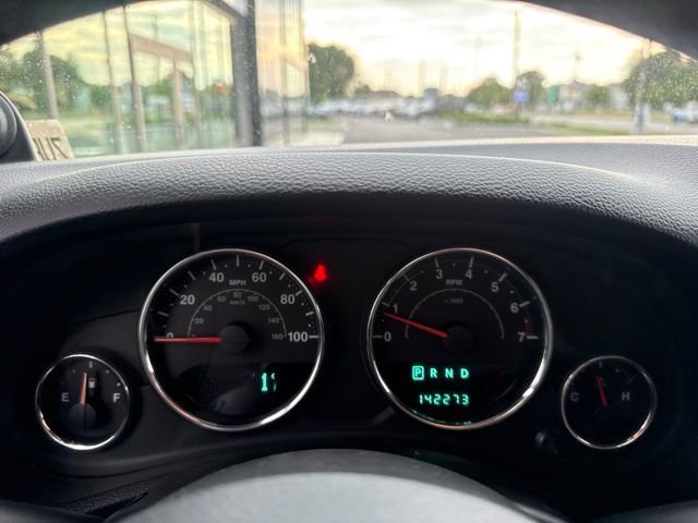 Used 2014 Black Jeep Sahara image 17