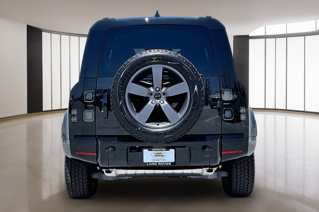 New 2026 SANTORINI BLACK Land Rover X-Dynamic SE image 4