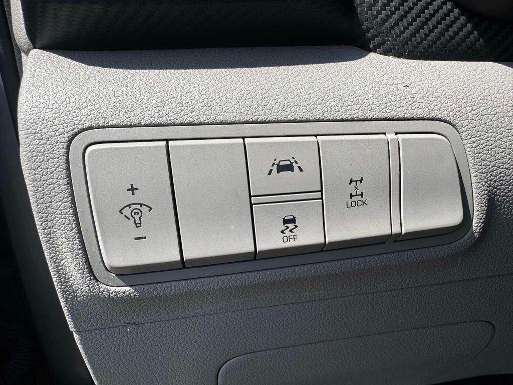 Used 2019 Gray Hyundai SE image 19