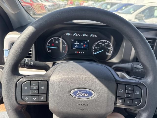 New 2025 Oxford White Ford F-450® XL image 9