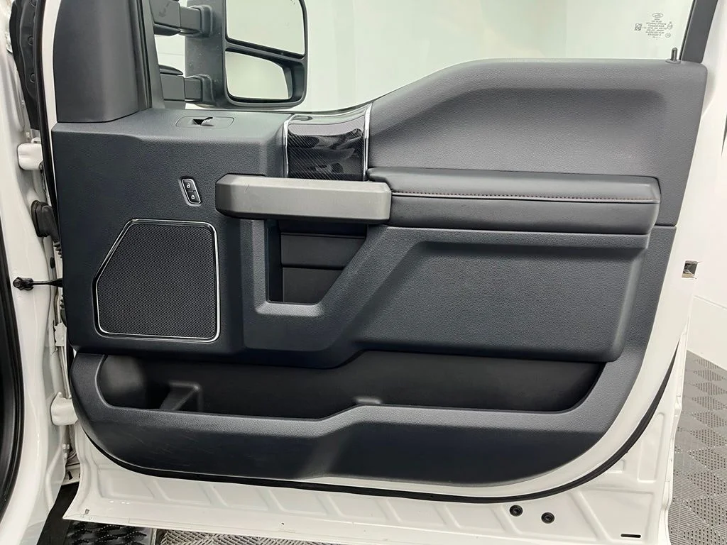 Used 2022 White Ford Platinum Lifted Truck image 28