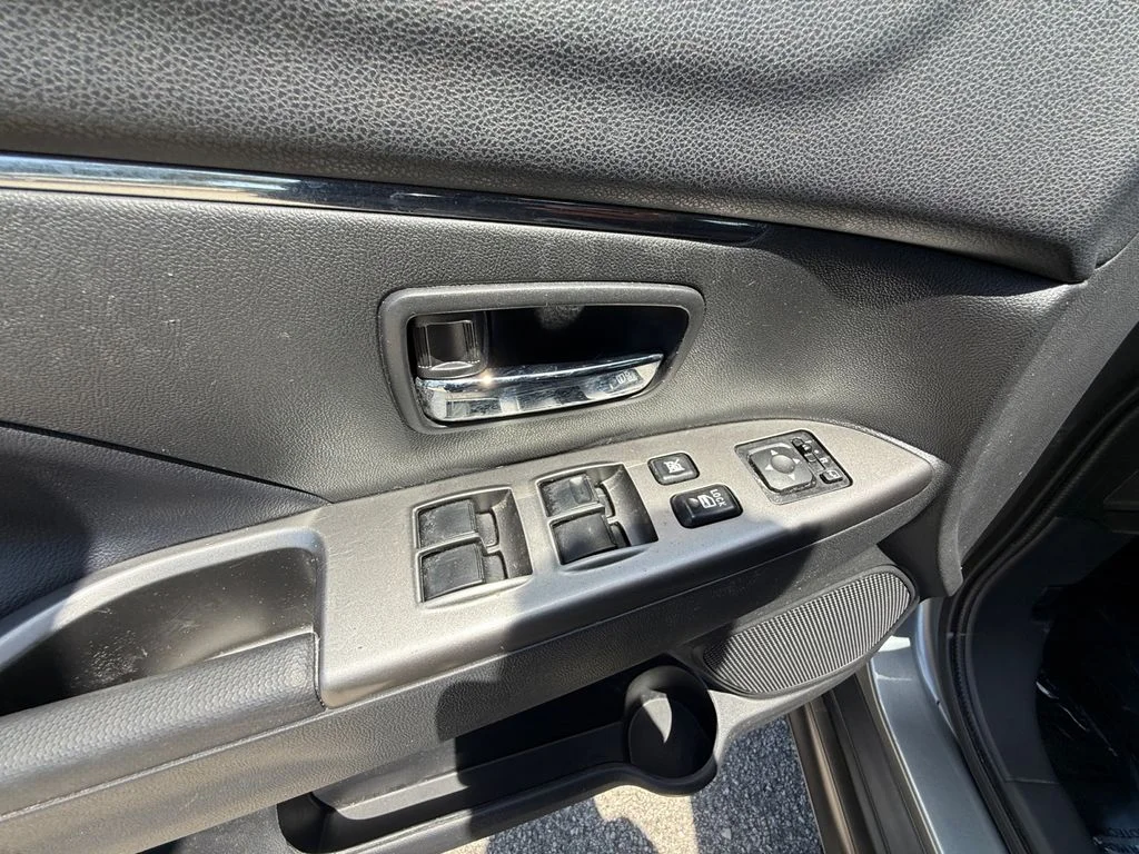 Used 2025  Mitsubishi 2.0 ES image 11