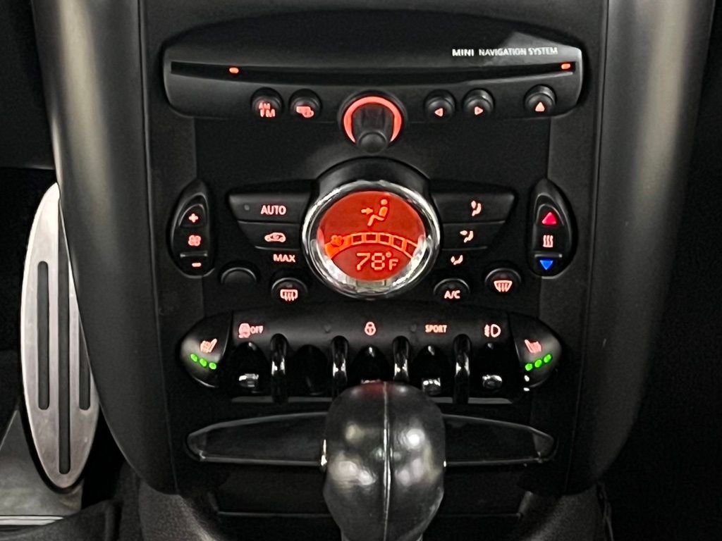Used 2016 Red MINI Base image 23