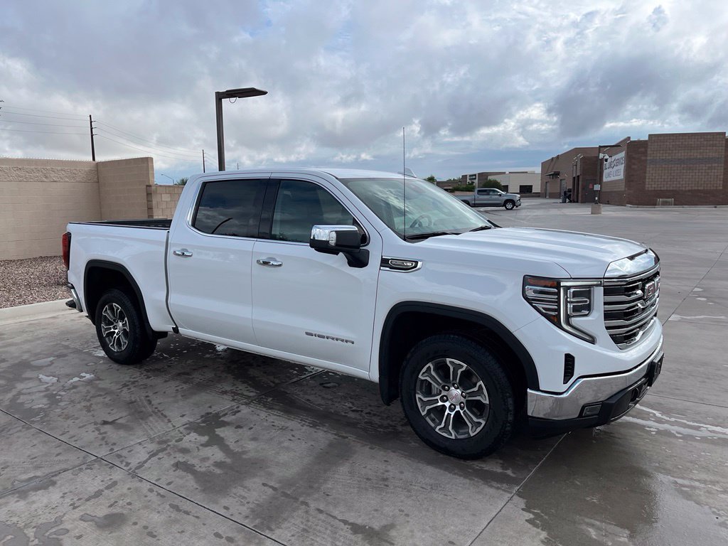 Used 2025 White GMC SLT image 5