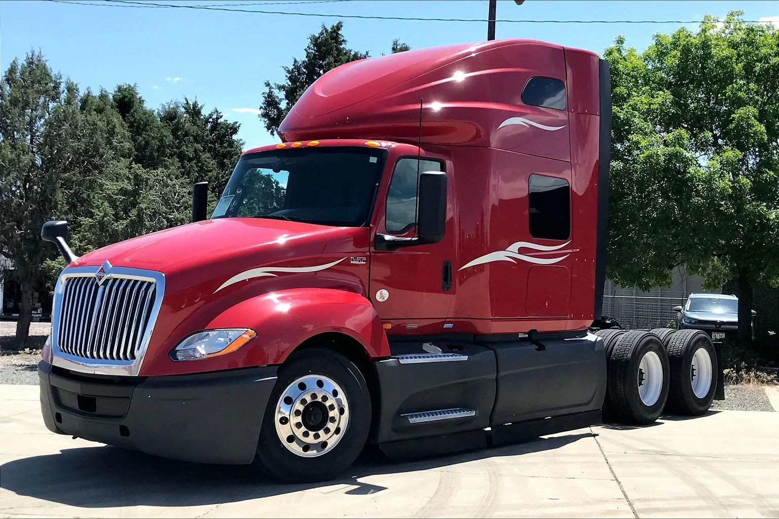 Used 2023 Red International  image 2
