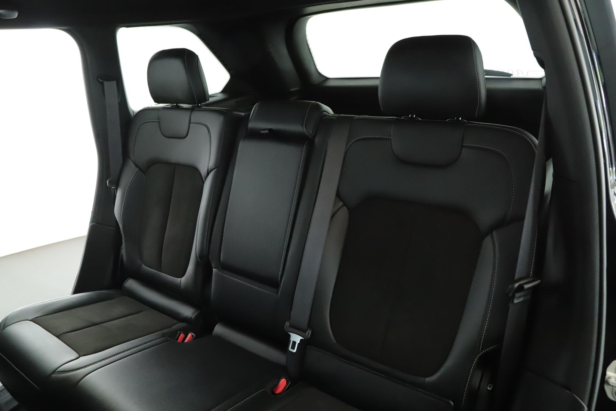 Used 2023 Diamond Black Crystal Pearlcoat Jeep Altitude 4x4 image 5