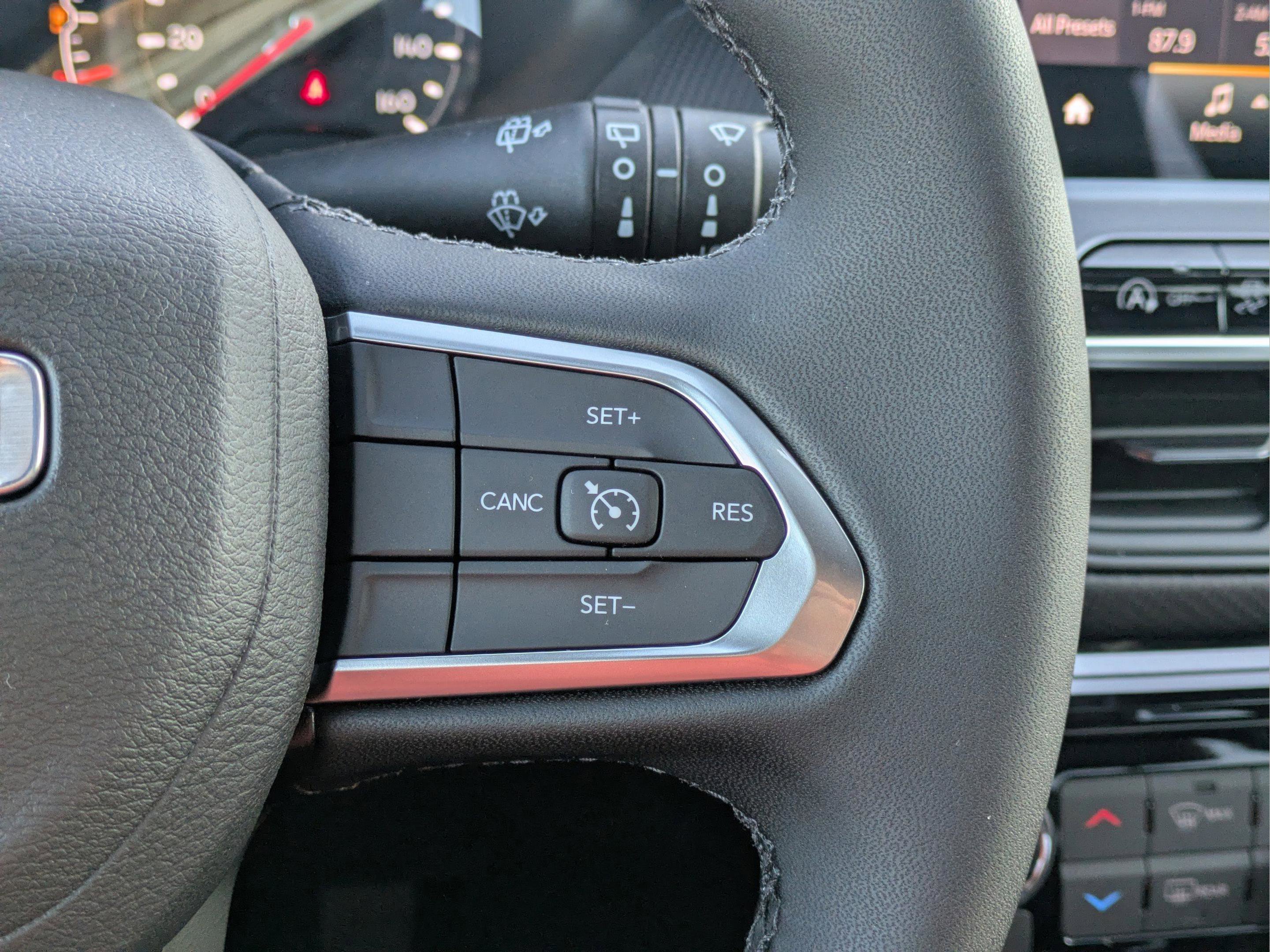 New 2026 Red Hot Pearlcoat Jeep Latitude Altitude image 28