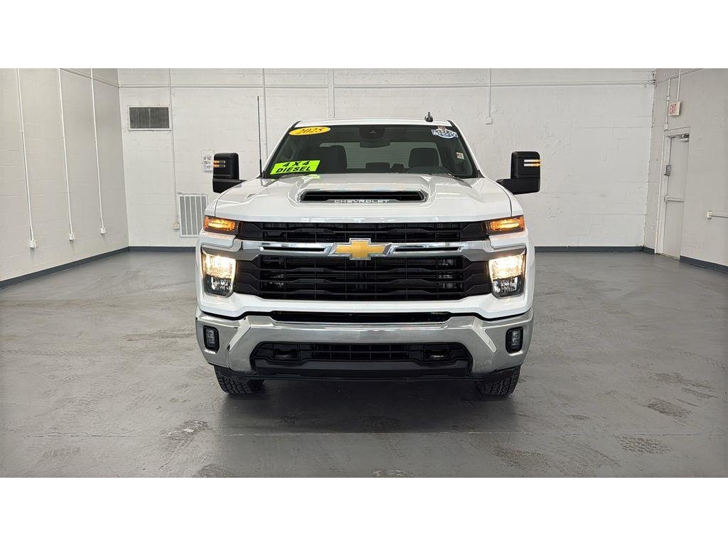 Used 2025 Summit White Chevrolet LT image 13