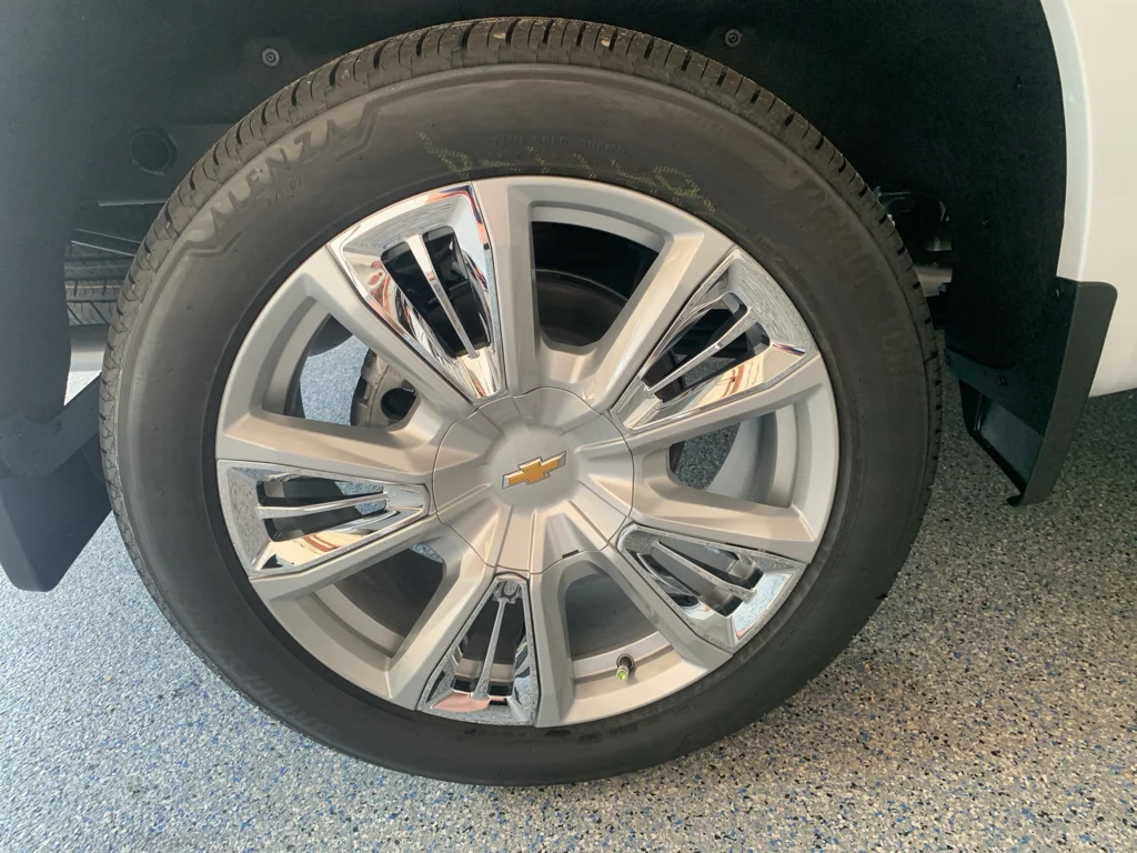 New 2026 Polar White Tricoat Chevrolet High Country image 32